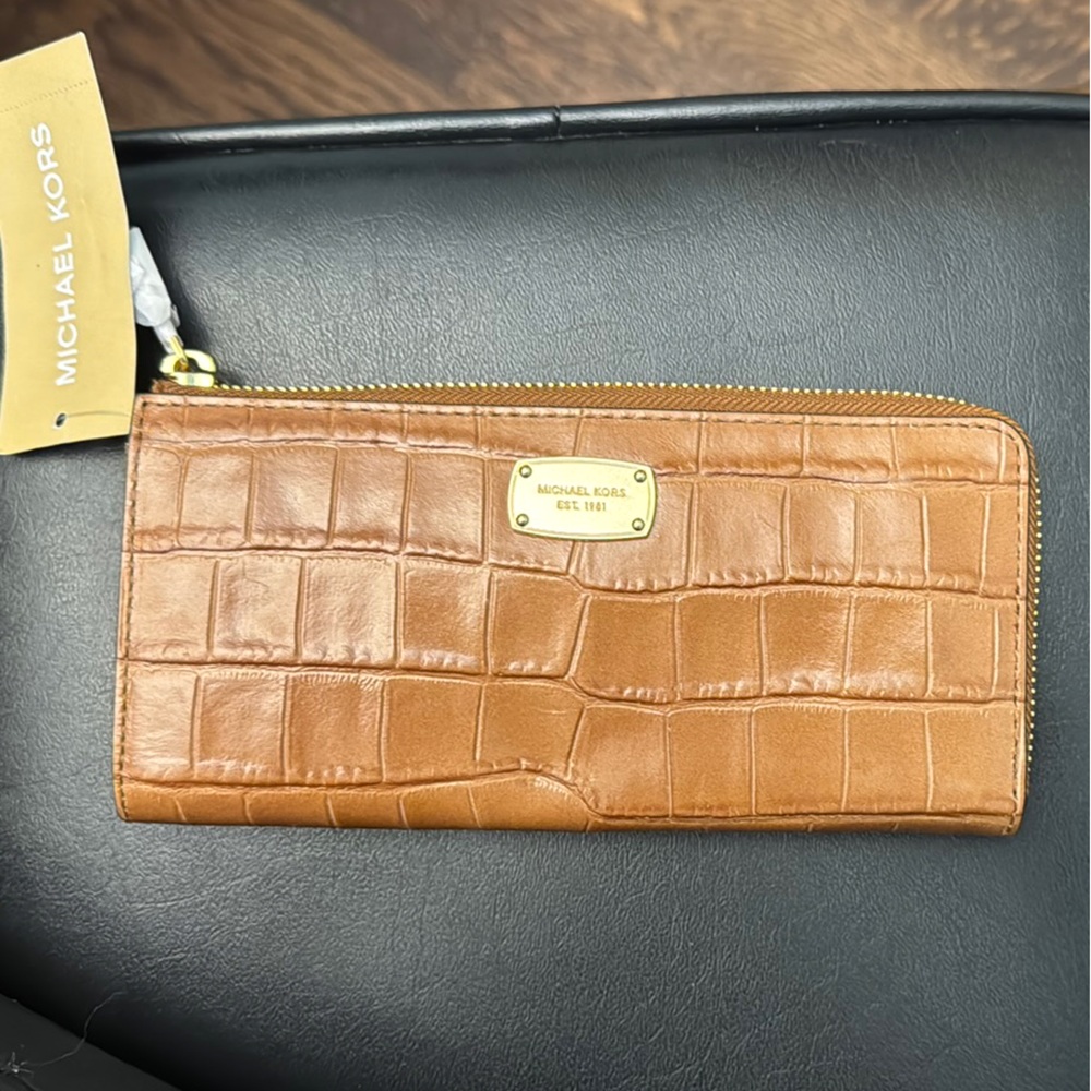 NEW Michael Kors Bedford Large Three Quarter Zip Tan Croc-Embossed LeatherWallet